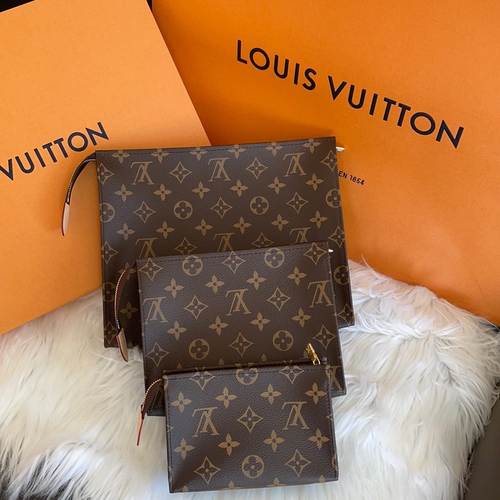 Authentic 💯! Brand new !!! LOUIS VUITTON SETS TOILETTRY